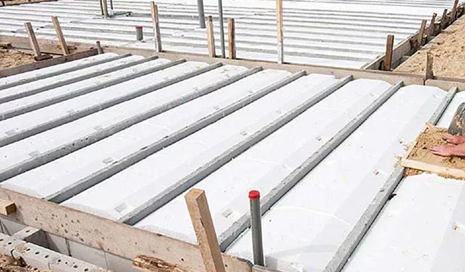 Broodjesvloer leggen met betonnen vloerbalken