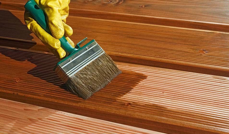 Douglas hout behandelen: zo bescherm je het tegen weersinvloeden!