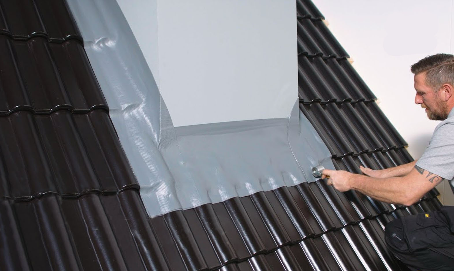 Loodvervanger aanbrengen op het dak