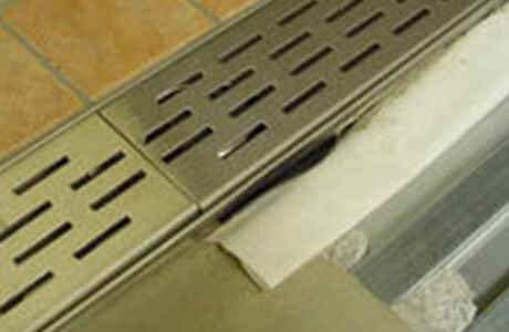 Zwaluwstaart gebruiken bij een watervaste vloer