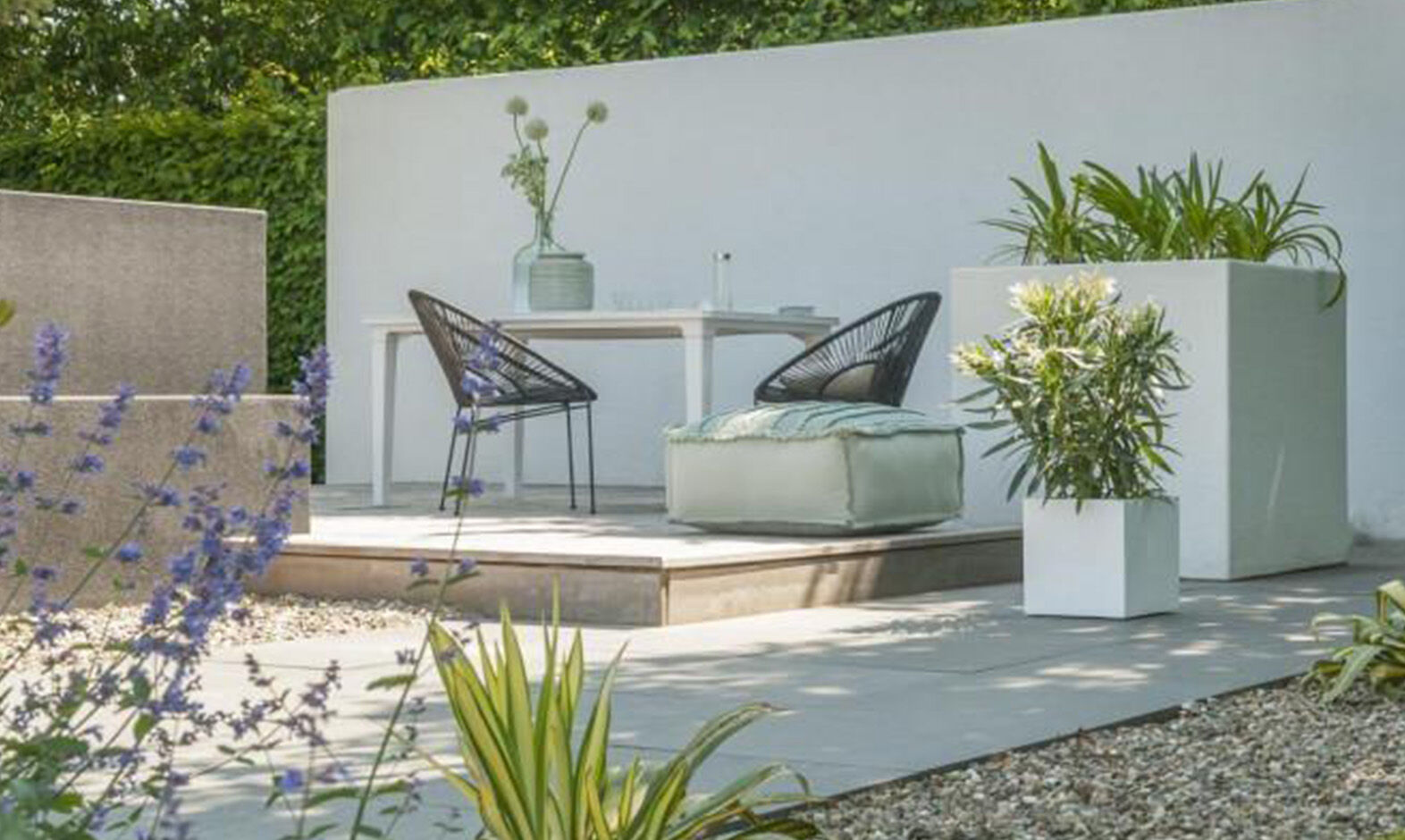 Keramische tegels leggen