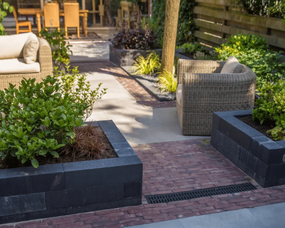 Verhoogde border maken met stapelblokken