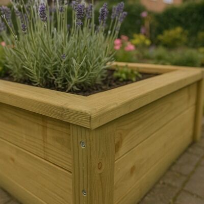 Bloembak met geïmpregneerde balken