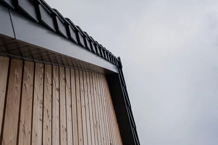 Keralit dakrandpaneel zwart-achtig